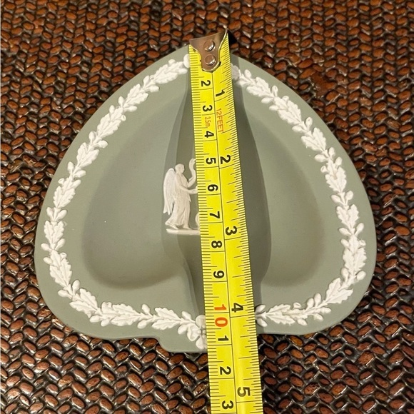Vintage Wedgwood Jasperware Trinket Dish Green Grecian Leaf Spade Heart - Picture 7 of 8